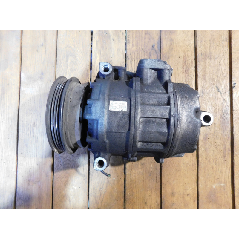 Компресор кондиціонера 8D0260808. VW PASSAT B5