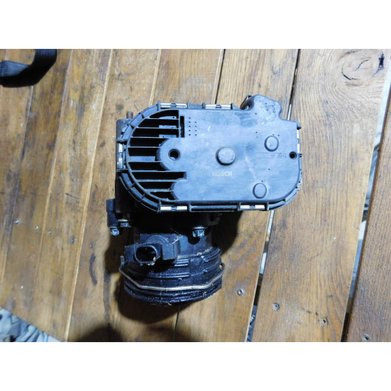Дросельна заслінка MERCEDES-BENZ  W164. A64220900270.