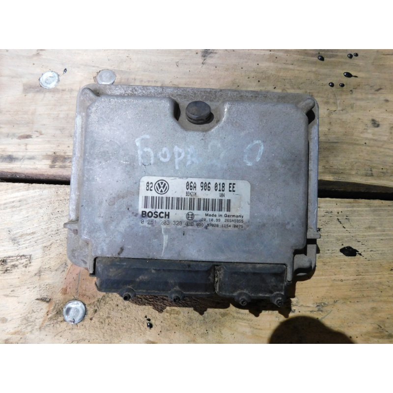 Блок управління двигуном VW BORA 2.0  06A906018EE.