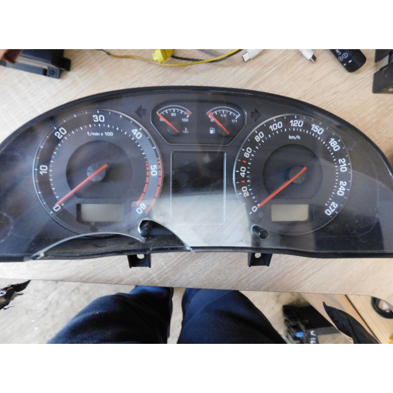 Панель приладів Skoda SuperB 1 3U0 920 841 A Панель приладів Skoda SuperB 1 3U0 920 841 A