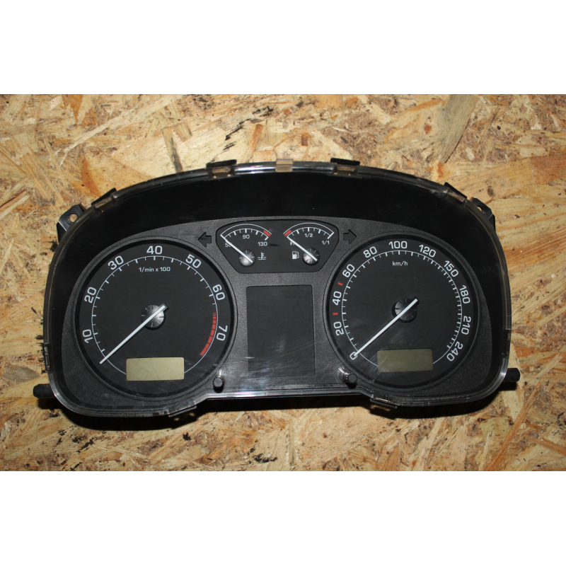 Панель приладів Skoda Octavia Tour 1U0 920 811 B Панель приладів Skoda Octavia Tour 1U0 920 811 B