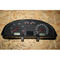 Панель приладів Volkswagen Passat B5 3B0 920 822 A