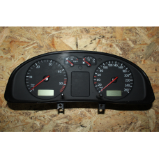 Панель приладів Volkswagen Passat B5 3B0 920 802 A