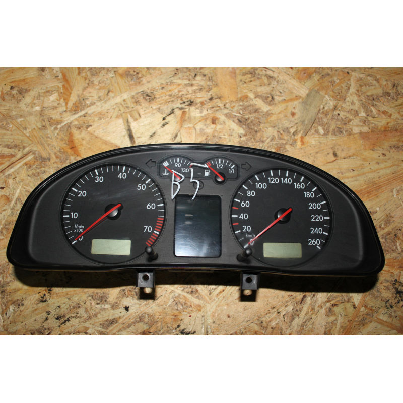 Панель приладів Volkswagen Passat B5 3B0 920 842 Панель приладів Volkswagen Passat B5 3B0 920 842