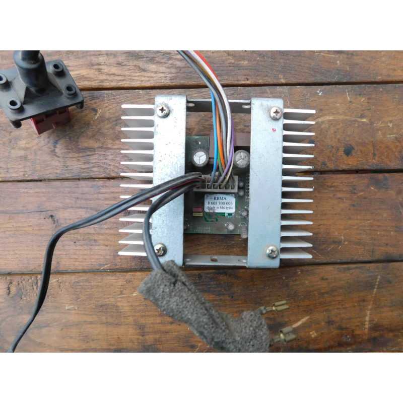 Підсилювач сабвуфера AUDI A6C5. 8608800006. Підсилювач сабвуфера AUDI A6C5. 8608800006.