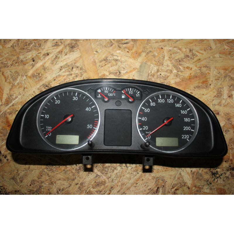 Панель приладів Volkswagen Passat B5 3B1 919 880 CX Панель приладів Volkswagen Passat B5 3B1 919 880 CX
