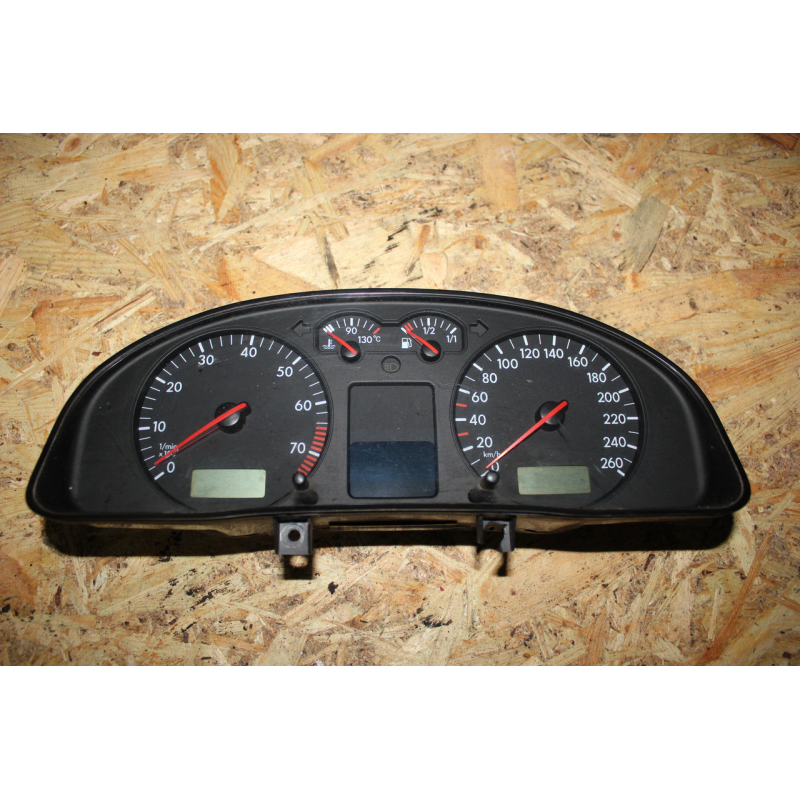 Панель приладів Volkswagen Passat B5 3B0 920 820 Панель приладів Volkswagen Passat B5 3B0 920 820