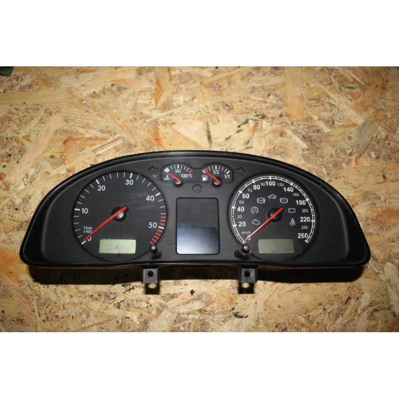 Панель приладів Volkswagen Passat B5 3B0 920 920 A Панель приладів Volkswagen Passat B5 3B0 920 920 A