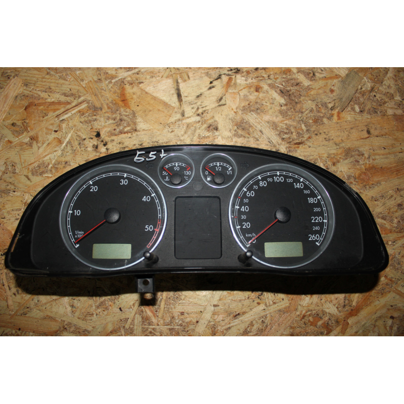 Панель приладів Volkswagen Passat B5.5 3B0 920 807 A Панель приладів Volkswagen Passat B5.5 3B0 920 807 A