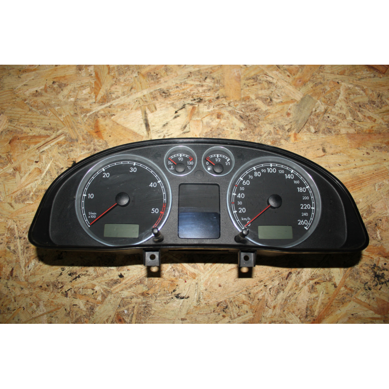 Панель приладів Volkswagen Passat B5.5 3B0 920 829 AX