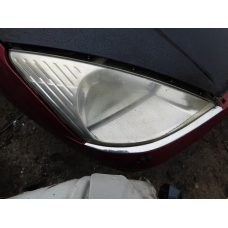 Фара передня права FORD FOCUS 1.