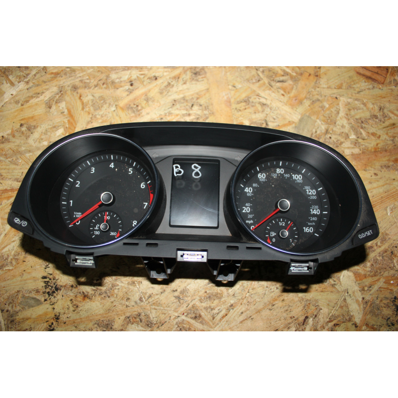 Панель приладів Volkswagen Passat B8 561 920 971 B