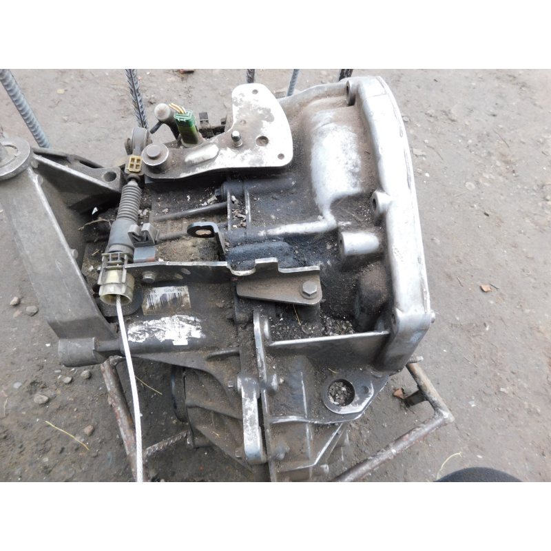 Коропка передач RENAULT TRAFIC  1.9 DCI. 8200011892.