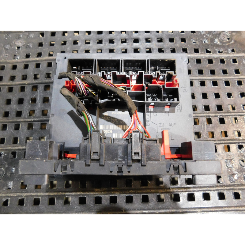 ЕЛЕКТРИЧНИЙ БЛОК ЗАПОБІЖНИКІВ VW. AUDI. 3C0937049J.