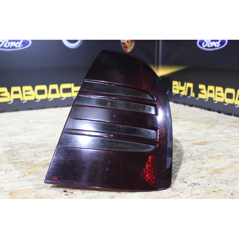 Ліхтар задній правий Skoda SuperB 1