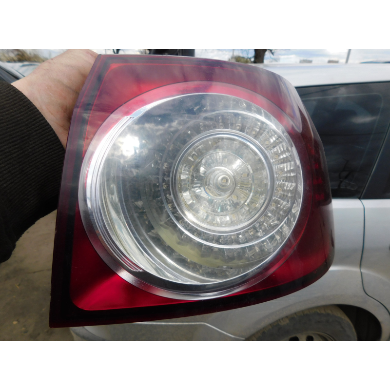 Фонарь задній правий  VW GOLF 5 плюс. 5V0945096N.