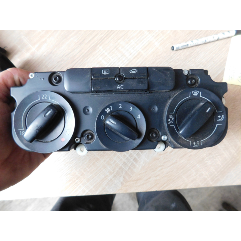 Блок управління клімат-контролем  VW GOLF 5 PLUS. 5M1820045A.