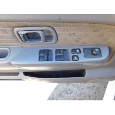 Блок керування склопідйомниками  NISSAN NAVARA D22  2004p