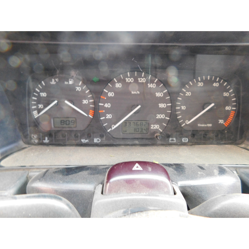 Панель приладів з тахометром VW PASSAT B4.