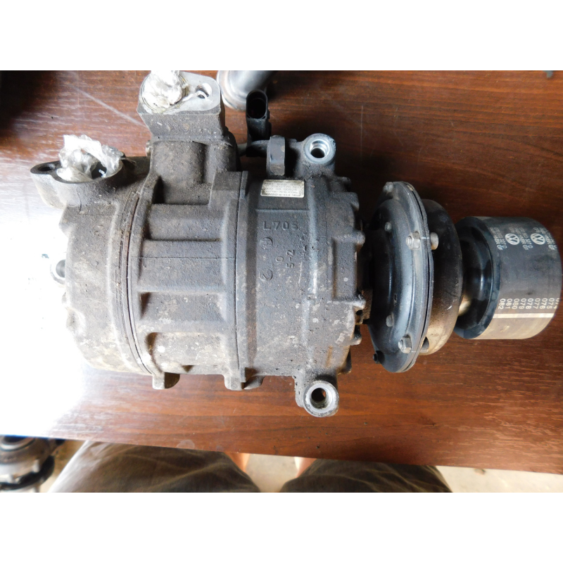 Компресор кондиціонера VW TOUAREG 2.5 TDI 7H0820805J. Компресор кондиціонера VW TOUAREG 2.5 TDI 7H0820805J.