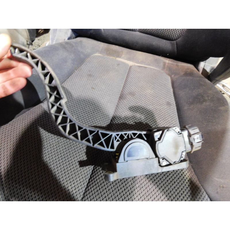 Акселератор педаль газу  NISSAN TERRANO 2. 18002-2X800. 0281002591.