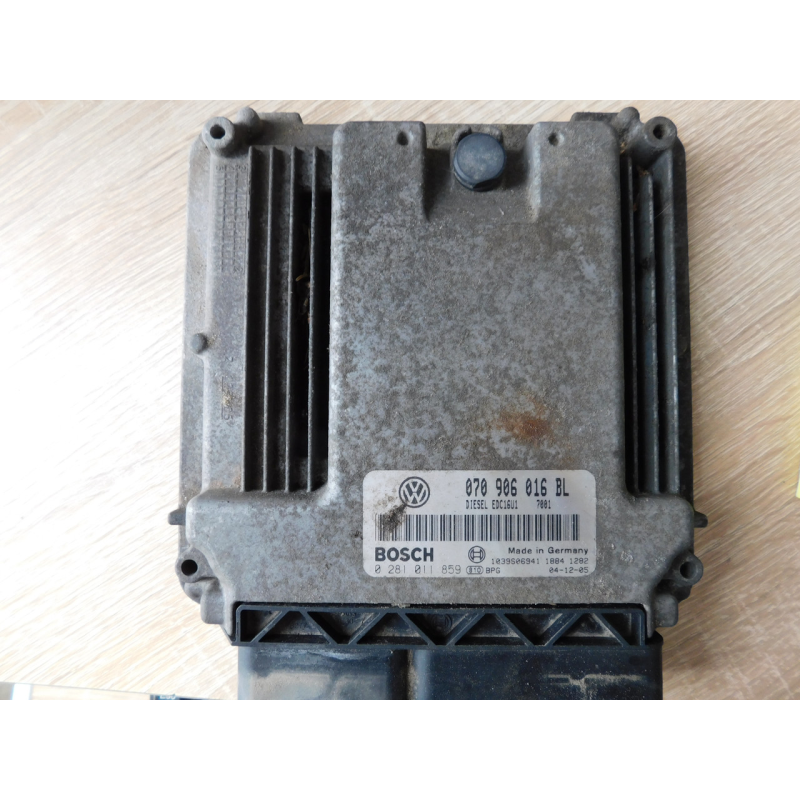 Блок керування двигуном  VW TOUAREG  2.5 TDI. 070906016BL.