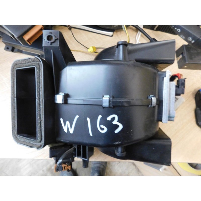 Вентилятор пічки MERCEDES W 163. A1638300308 Вентилятор пічки MERCEDES W 163. A1638300308