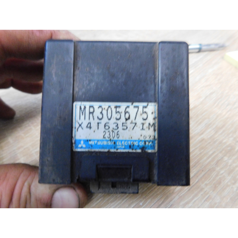 Блок управління диференциалом  RD LOCK  MITSUBISHI WAGON 3.  2000-2007.  MR305675.  X4Г63571M.