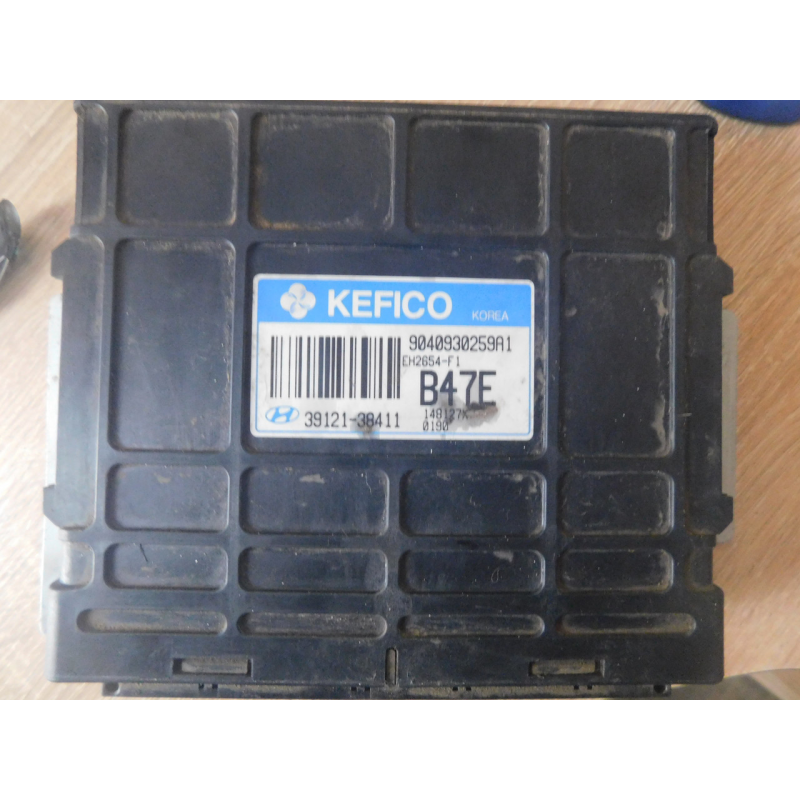 Блок керування двигуном  HYUNDAI  SANTA FE 1.  39121-38411.