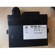Бок управління центральним VW  TOUAREG.  3D0909135J.