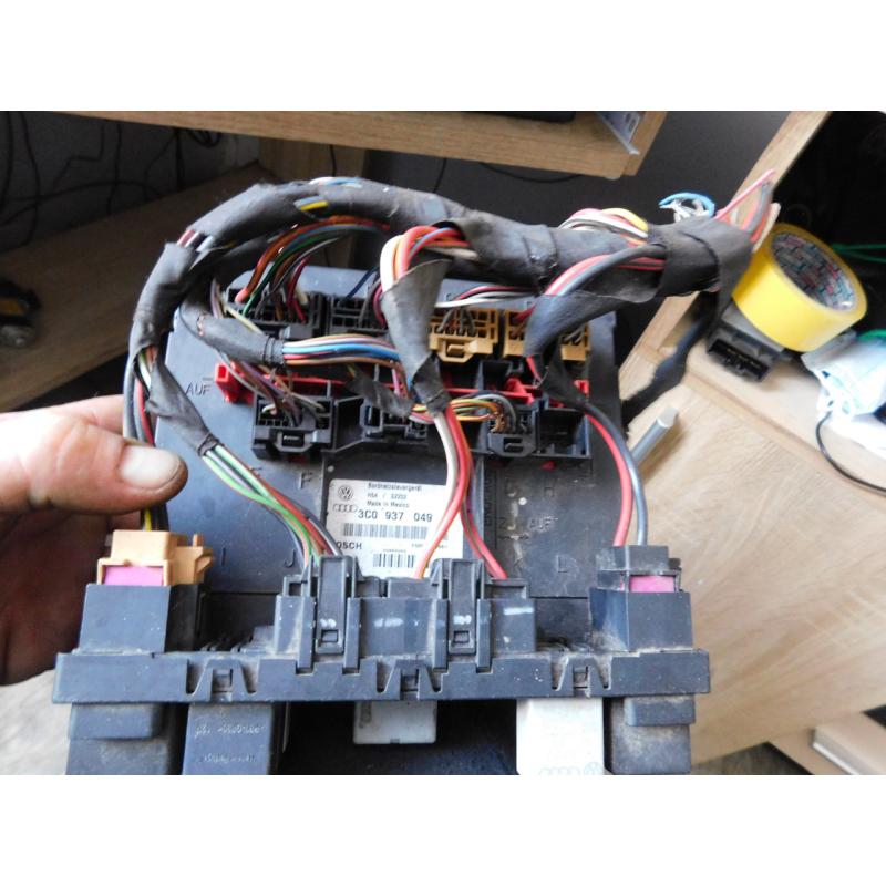 Блок керування бортовою мережою (блок комфорту) VW PASSAT B6.3C0937049AJ.