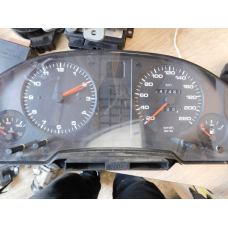 Панель приладів AUDI 80. 8A0919033E.