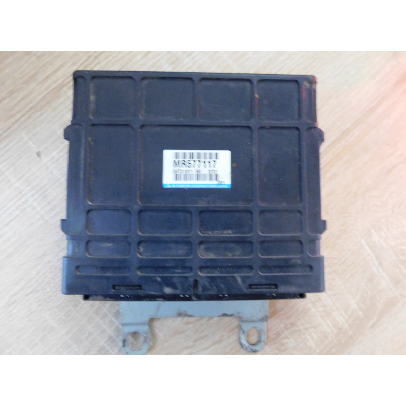 Блок керування двигуном ЕБУ  MITSUBISHI PAJERO  MR577117