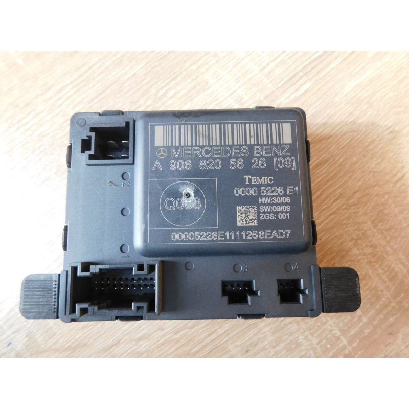Блок керування деверкою  MERCEDES SPRINTER W906.  A9068205626
