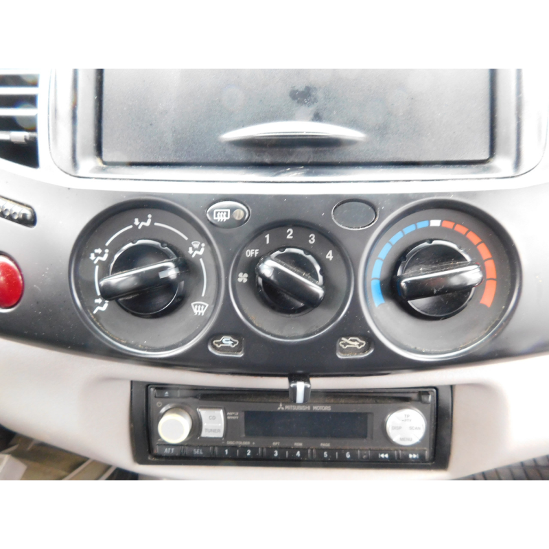 Блок управління клімат-контролем  MITSUBISHI L200