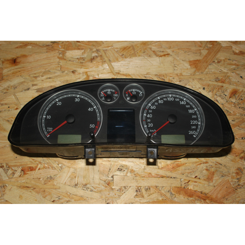 Панель приладів Volkswagen Passat B5.5 3B0 920 845 A