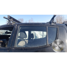 Скло заднє ліве дверей (рухоме) Mitsubishi L200 2013 р.
