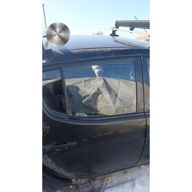 Скло заднє праве дверей (рухоме) Mitsubishi L200 2013 р.