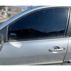 Скло передньої лівої  дверки Renault Megane 2002
