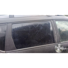 Скло задньої правої дверки (рухоме) SsangYong Rexton I