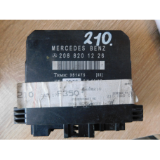 Блок  керування передньой правой дверкой   MERCEDES W210 A2088201226.