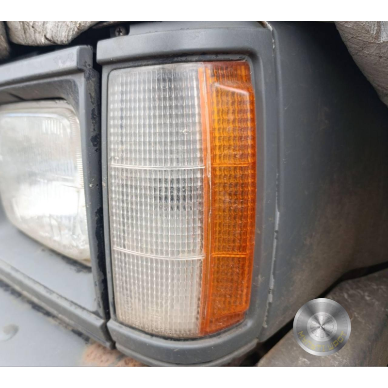 Поворотник на крило ліве Mitsubishi L200 (1986–1996) б/у