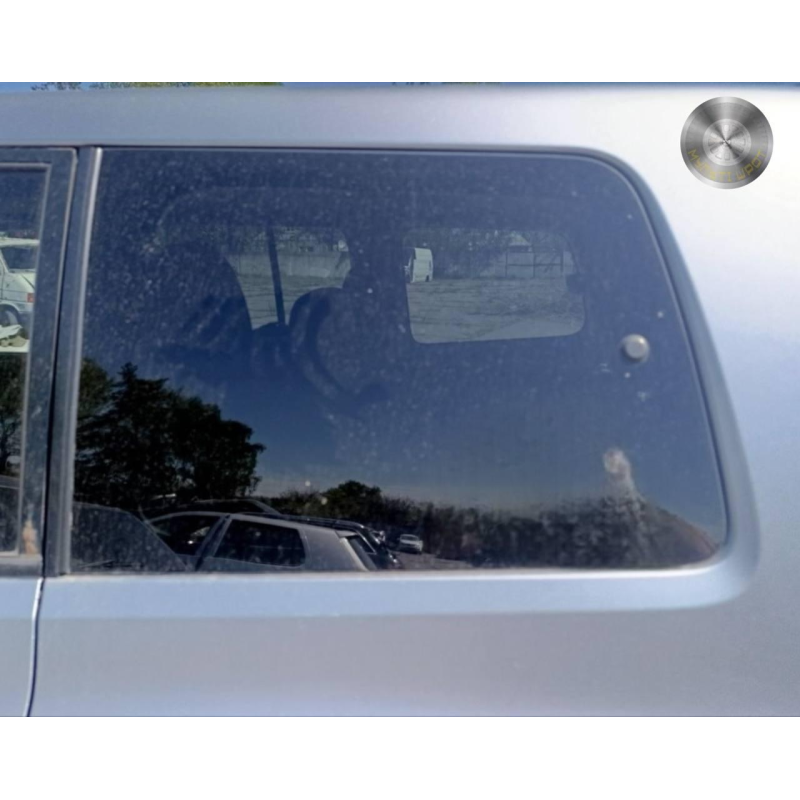 Кузовне ліве глухе скло Mitsubishi Pajero Wagon IV (2007–2014) б/у