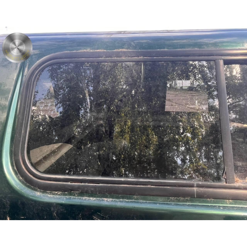 Скло кунга ліве Mitsubishi L200 1996–2005 б/у Скло кунга ліве Mitsubishi L200 1996–2005 б/у