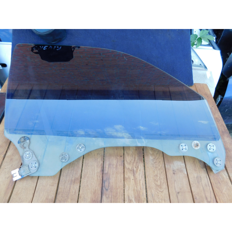 Скло дверей передне праве Subaru Forester SG  2007