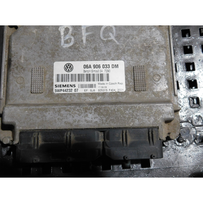 Блок керування двигуном 06a906033dm Audi A4 B6.