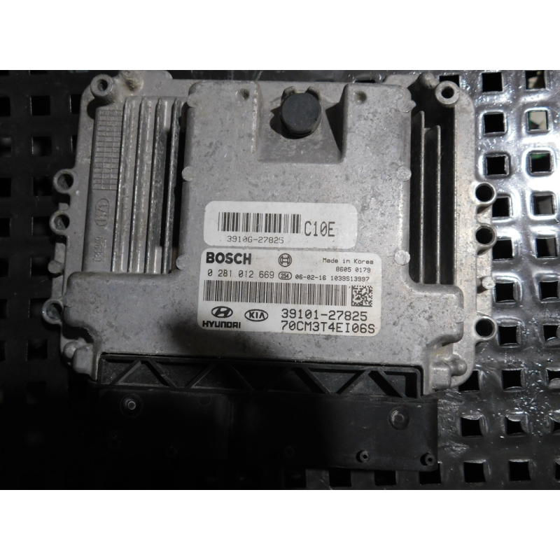 Блок керування двигуном 39101-27825 HYUNDAI SANTA FE 2  2.2  CRDI