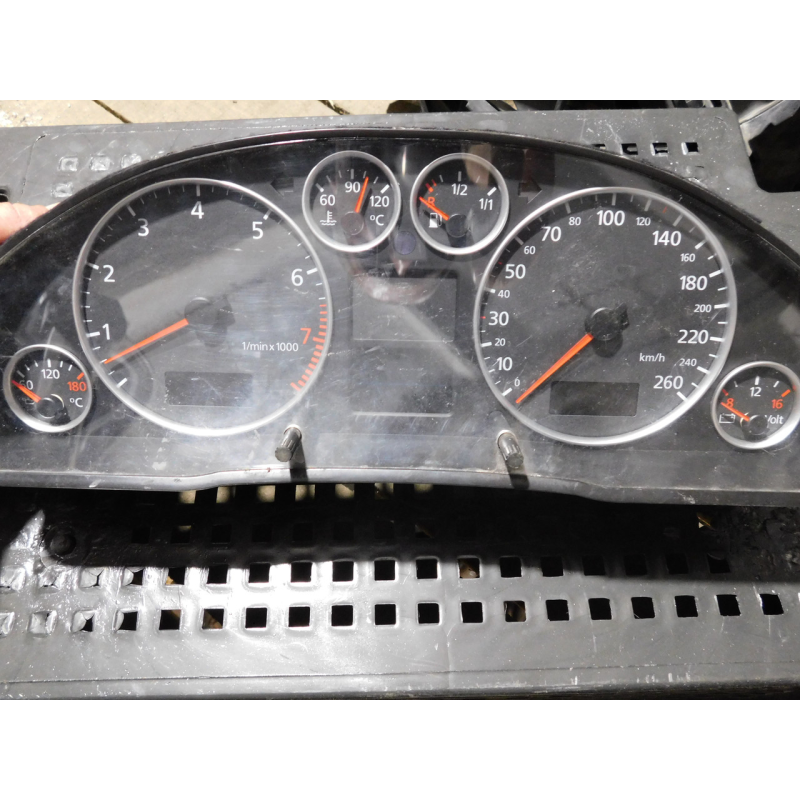 Панель приладів 4B0919880 Audi A6C5 Панель приладів 4B0919880 Audi A6C5